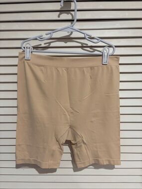 Seamless Nude Shaping Short - Women's Shapewear